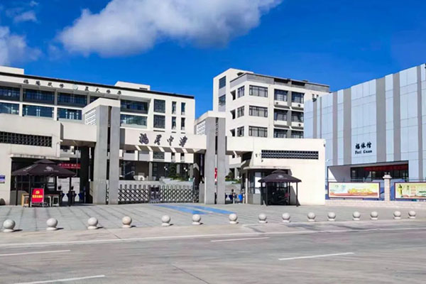 河源市福星中学多功能厅采用丝瓜成版人app下载双12寸线阵丝瓜成年app视频系统